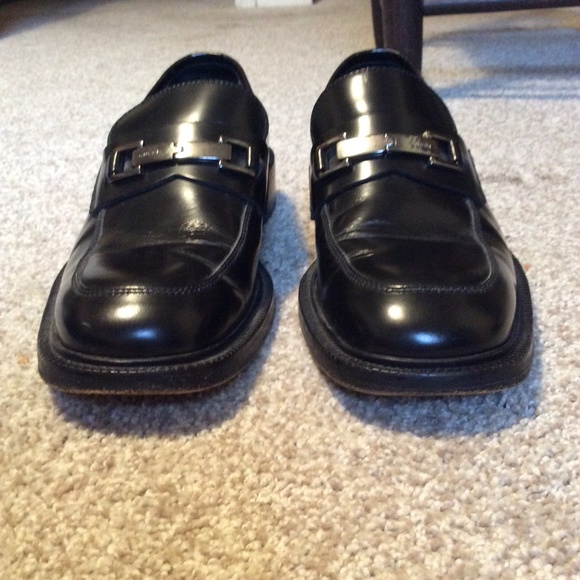 Authentic Gucci black loafers, mens’ size 7 (40). main image 4